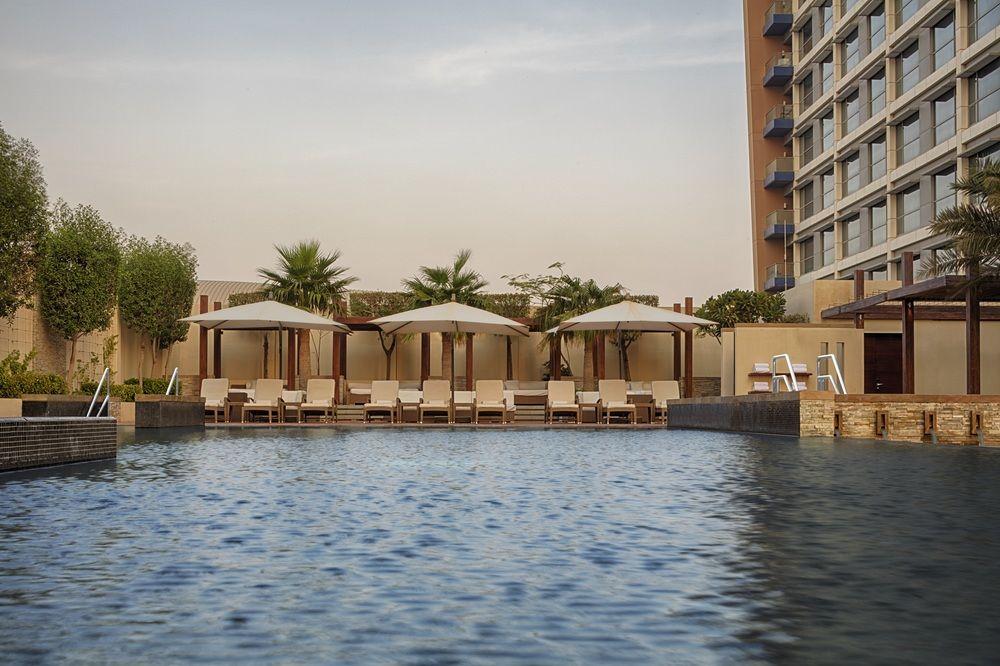 Le Méridien City Centre Bahrain Manama Extérieur photo The pool at the hotel