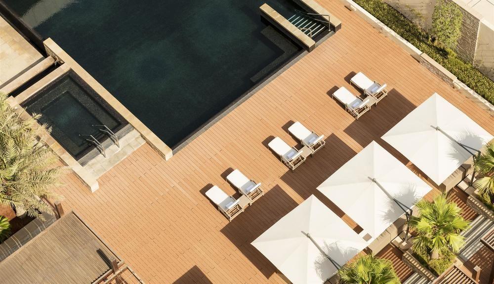 Le Méridien City Centre Bahrain Manama Extérieur photo The pool at the hotel