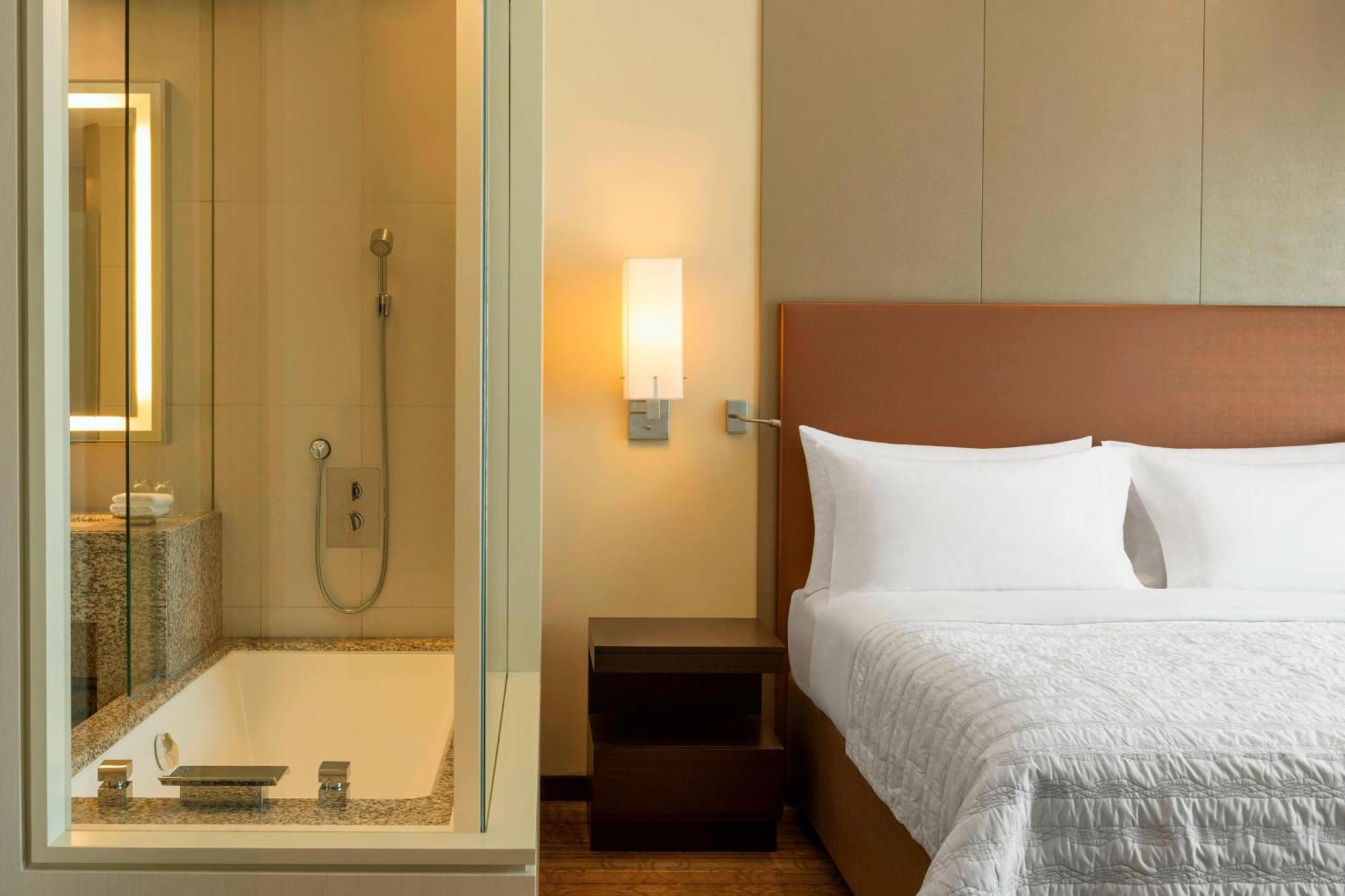 Le Méridien City Centre Bahrain Manama Extérieur photo A room at the hotel
