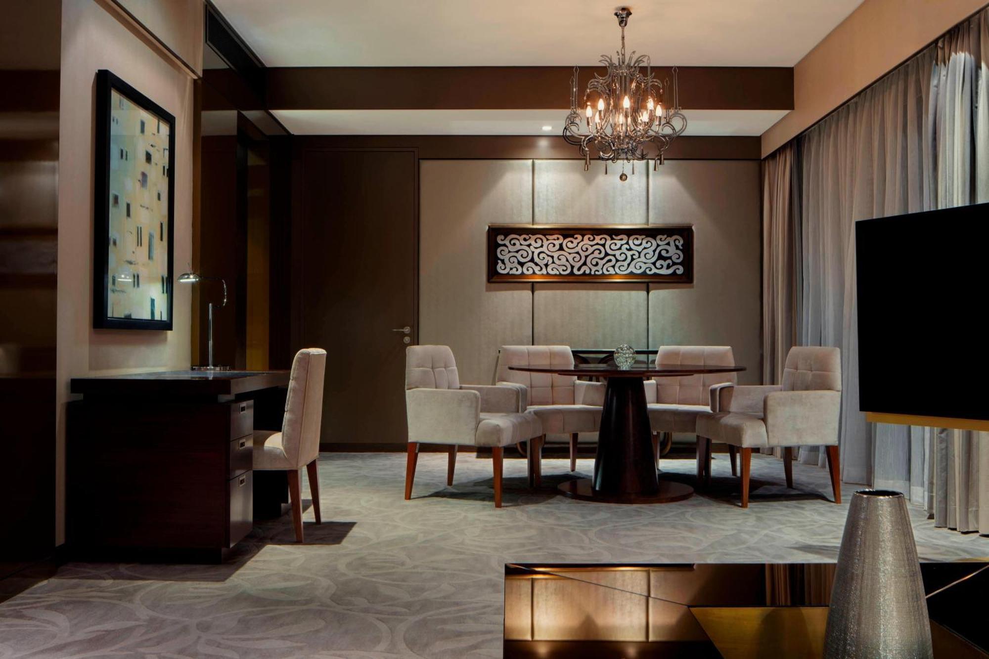 Le Méridien City Centre Bahrain Manama Extérieur photo A suite at the Ritz-Carlton, Singapore
