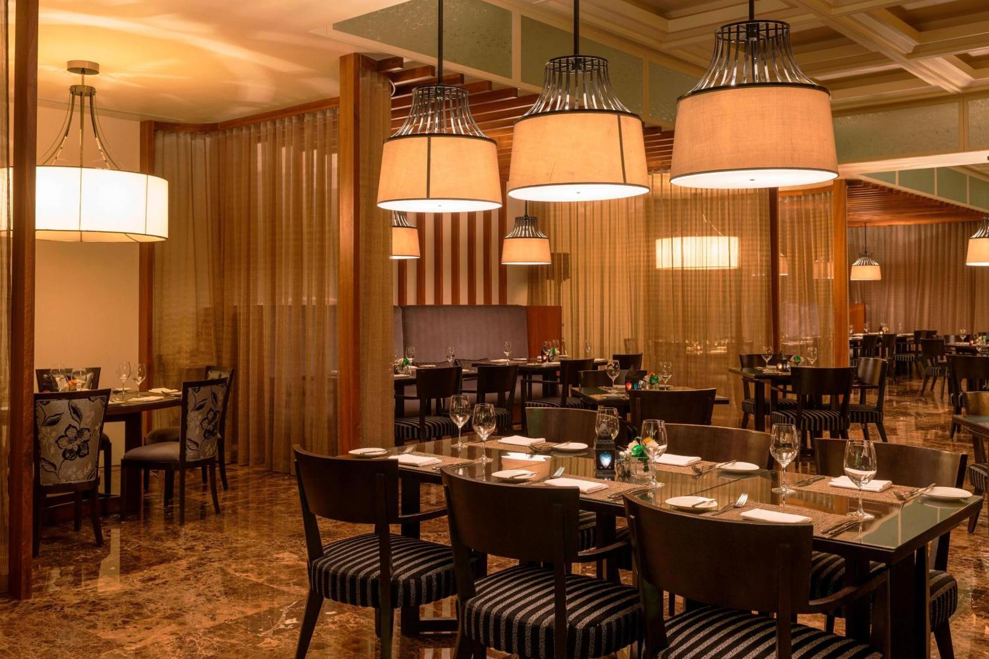 Le Méridien City Centre Bahrain Manama Extérieur photo The interior of the restaurant