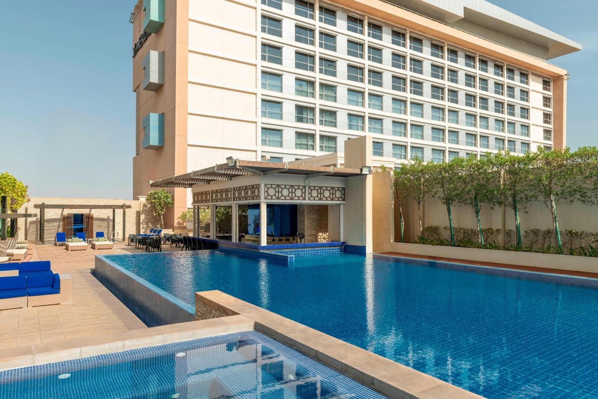 Le Méridien City Centre Bahrain Manama Extérieur photo The swimming pool at the hotel