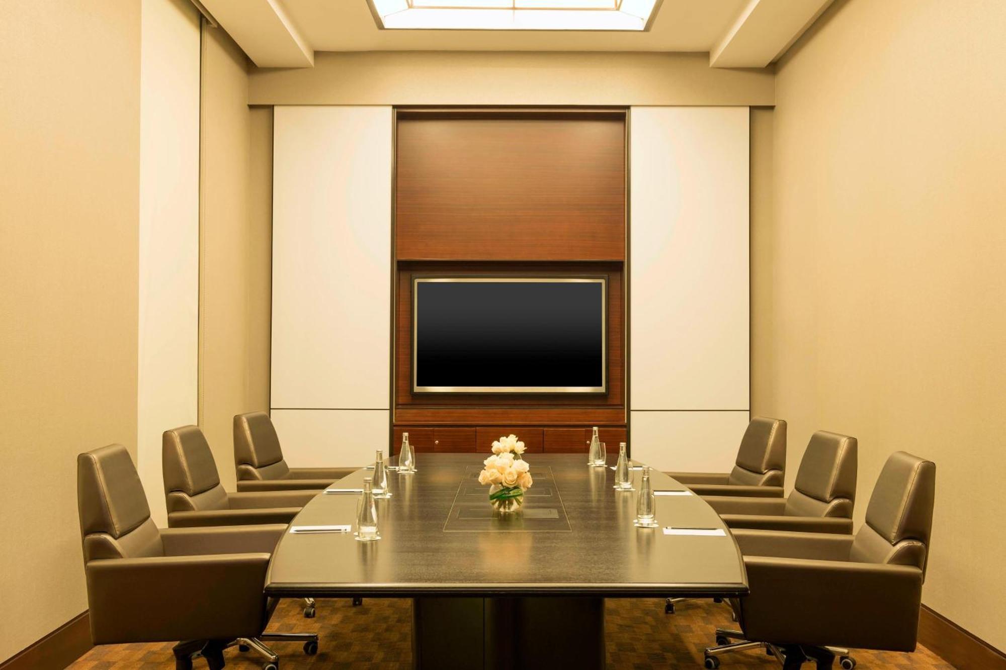 Le Méridien City Centre Bahrain Manama Extérieur photo A boardroom at the Four Seasons Hotel, New York City