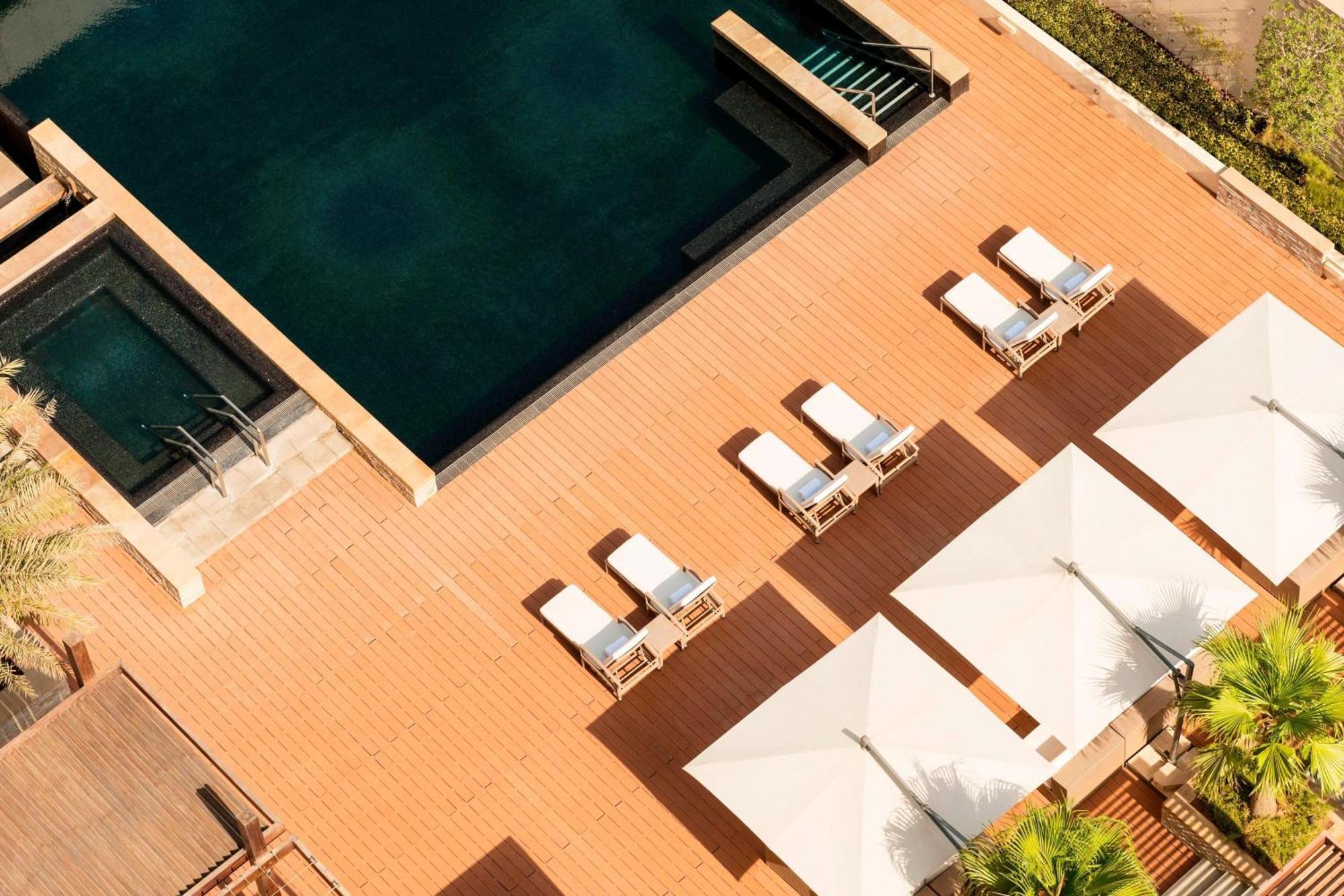 Le Méridien City Centre Bahrain Manama Extérieur photo The pool at the hotel