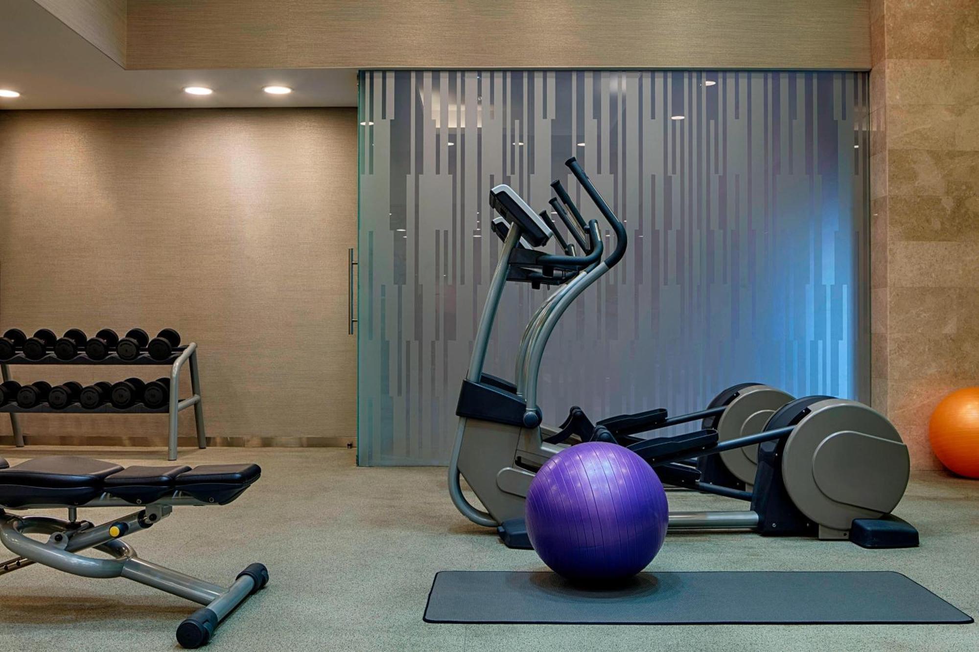 Le Méridien City Centre Bahrain Manama Extérieur photo A typical gym